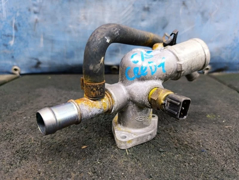 Корпус термостата Kia Ceed 2010 256002B003 ED 1.6 G4FC