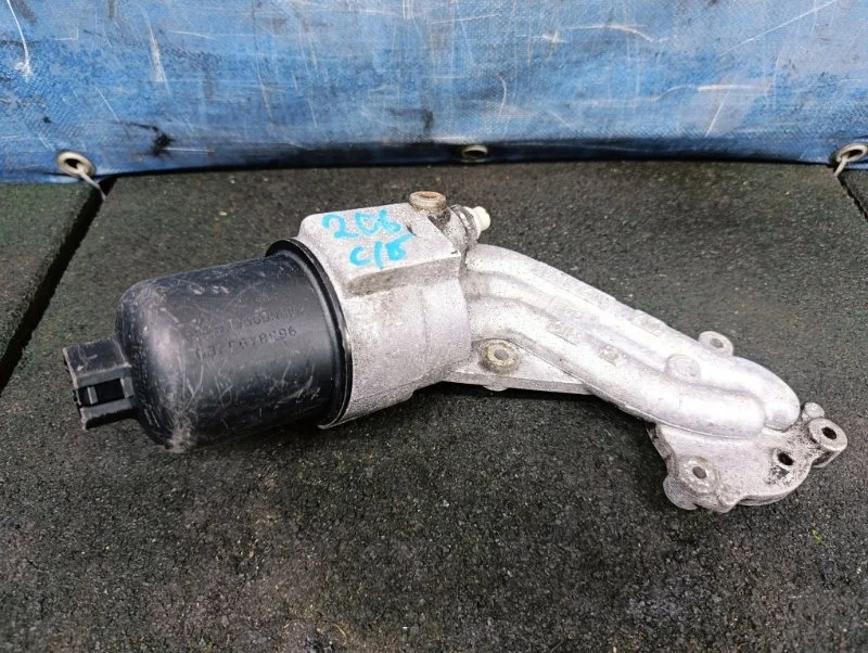 Корпус масляного фильтра Peugeot 206 2010 1103L6 1.4 KFW