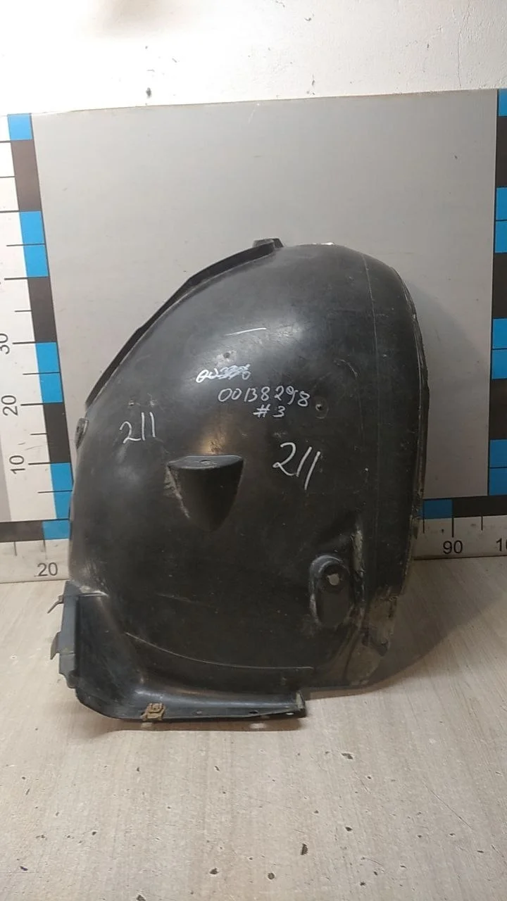 [Б/У] Подкрылок передний правый задняя часть W211 - трещина борта [Незначительные дефекты] [Код: 00336738 ]