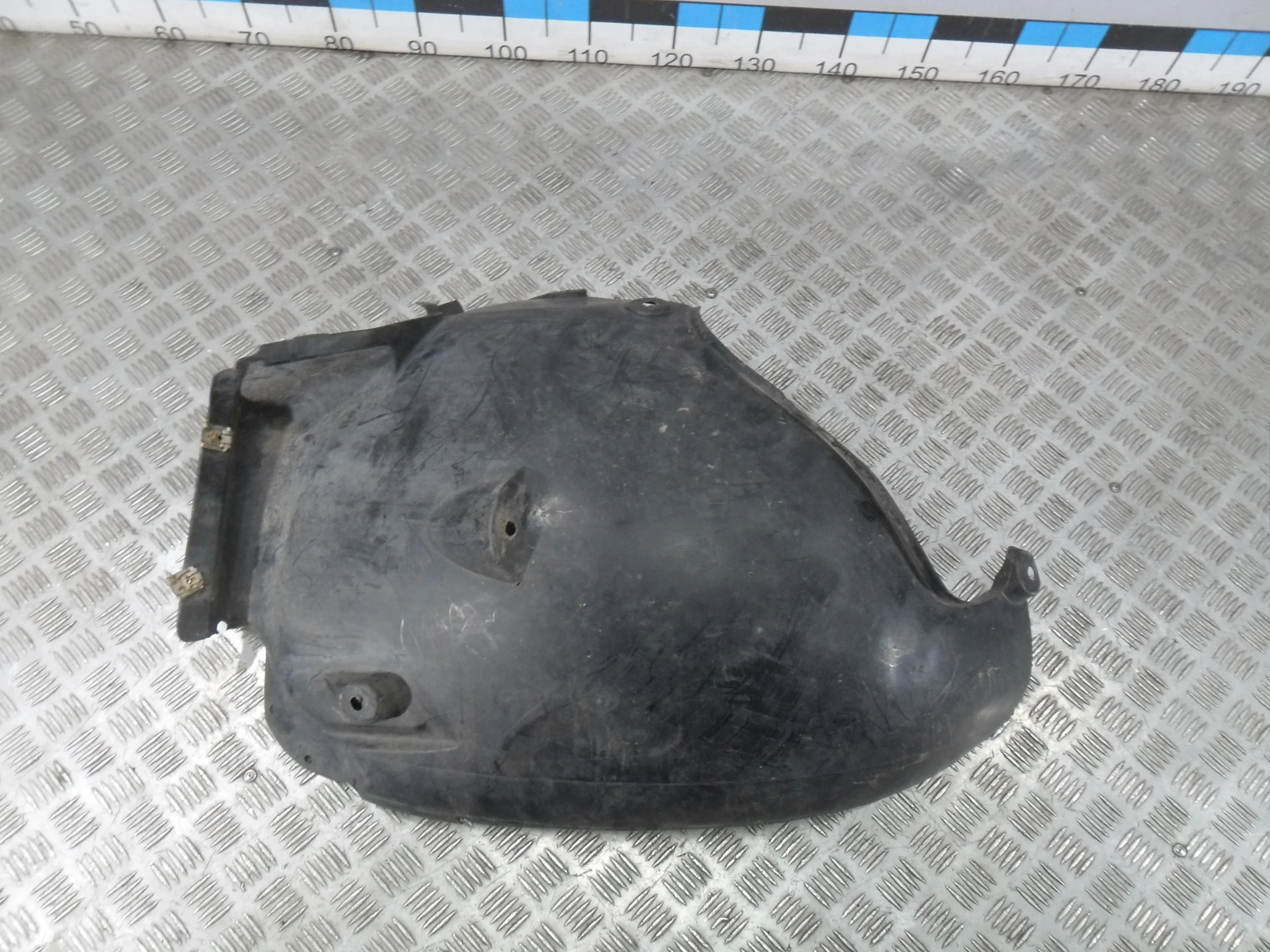 [Б/У] Подкрылок передний правый задняя часть W211 - Дефект 1 крепления [Незначительные дефекты] [Код: 00360053 ]