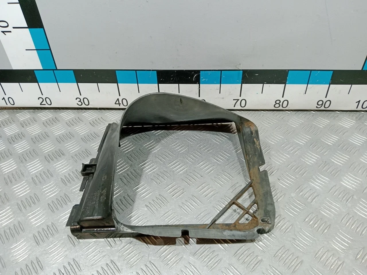 [Б/У] Воздуховод интеркулера левый - Дефект 2 креплений [Незначительные дефекты] [Код: 00670324 ]