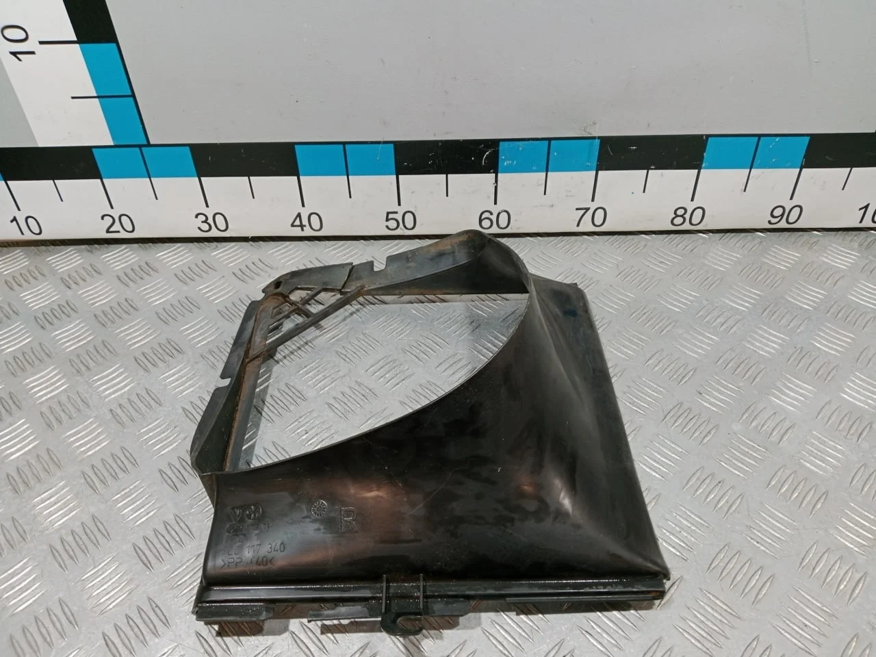 [Б/У] Воздуховод интеркулера правый - Трещина пластика [Незначительные дефекты] [Код: 00670323 ]