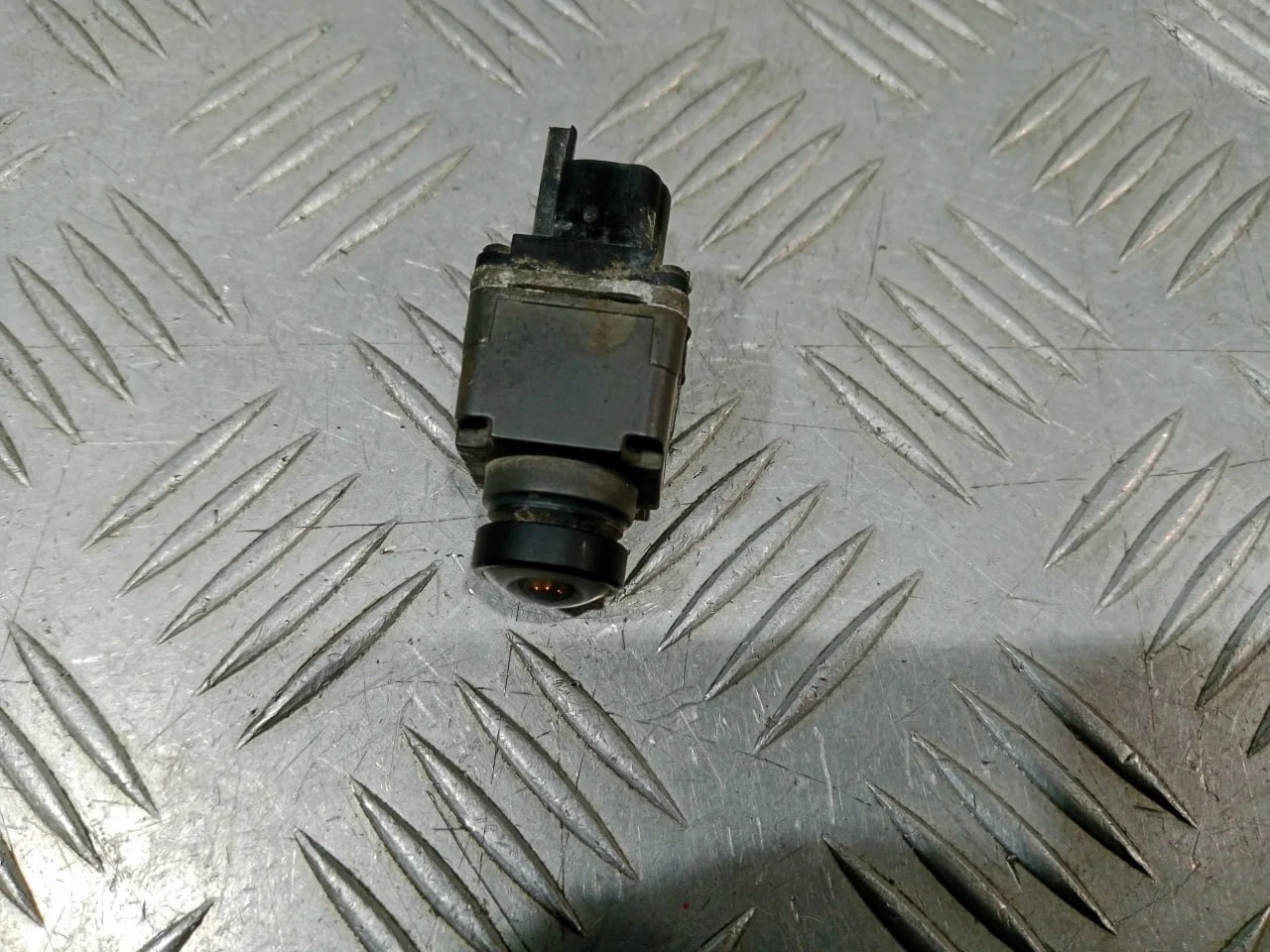 [Б/У] Камера VAG - обломаны винты крепления для переднего бампера [Незначительные дефекты] [Код: 00669172 ]