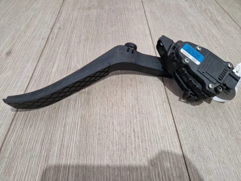 Педаль газа VW Touareg 2003-2010 7L