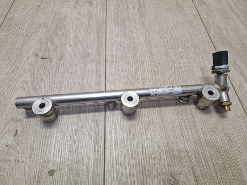 Топливная рампа с регулятором VW Touareg 2 2010-2018 7P