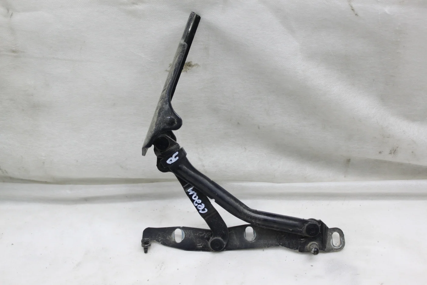 Петля крышки багажника R седан б/у Опель Астра Н