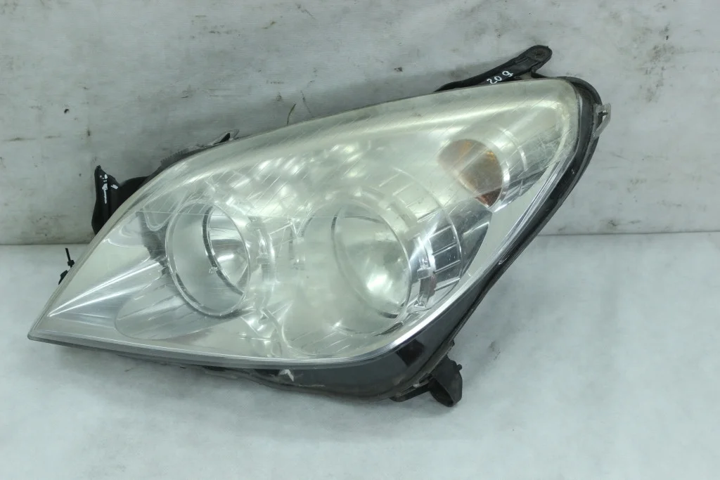 Фара правая хром дефект Opel Astra H