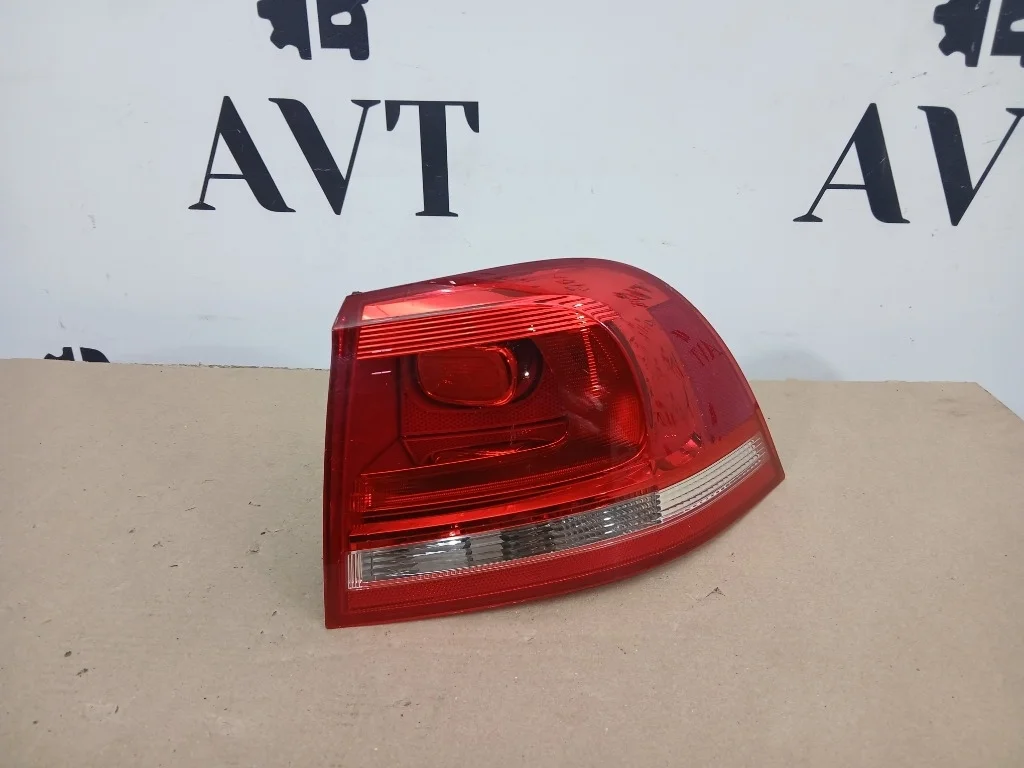 Фонарь задний правый Volkswagen Touareg FL CRCA