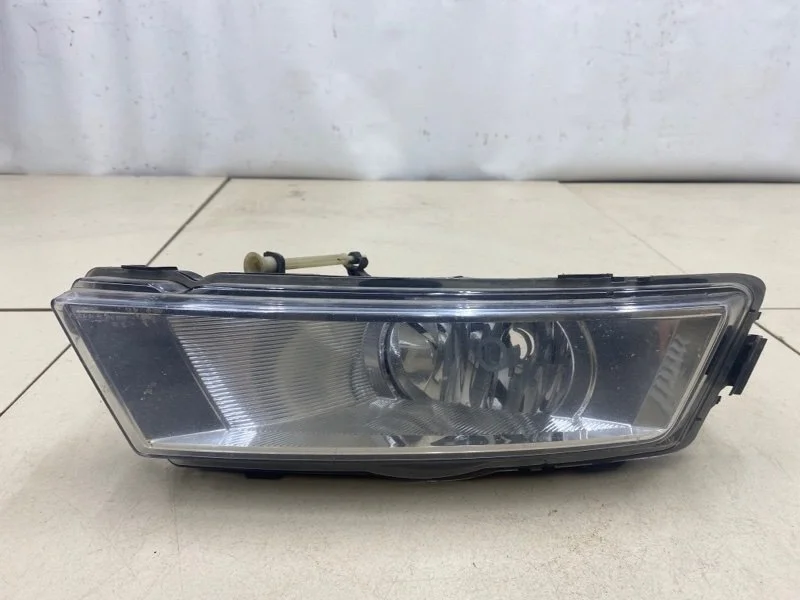 Фара противотуманная левая Skoda Rapid 1 До 2017