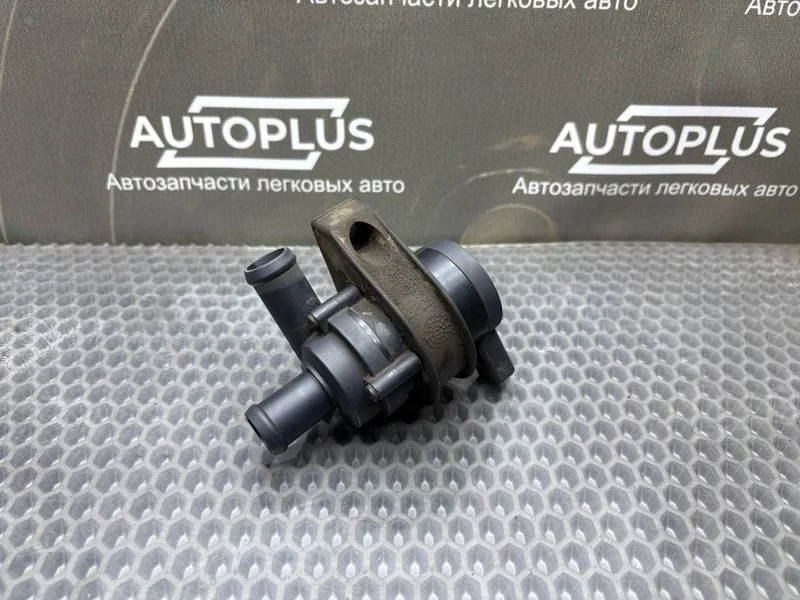 Водяная помпа Skoda Octavia 2011 1K0965561F ЛИФТБЭК А5 1.4 CAXA