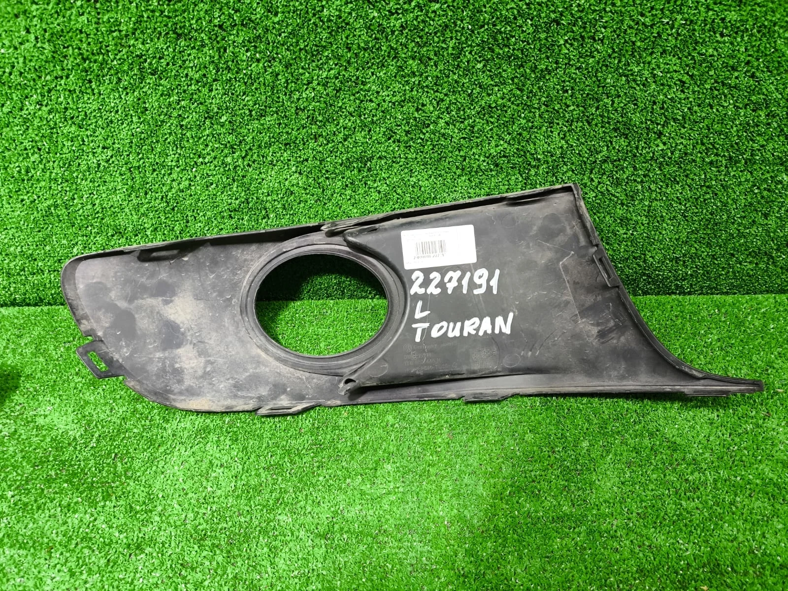 Решетка в бампер VOLKSWAGEN TOURAN, CADDY 2010- под птф левая Б/У CADDY(2004-2014);TOURAN(2003-2010)