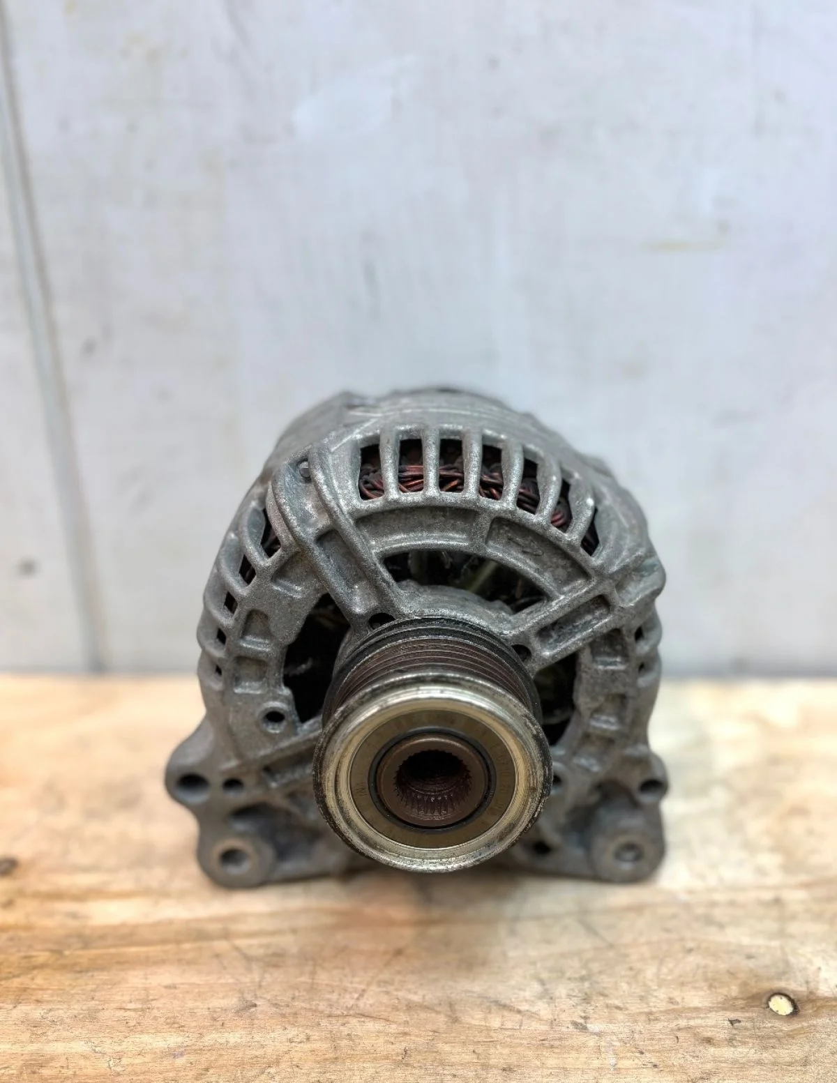 Генератор Пассат 2.0 BVY бензин /1.9 CBA дизель Caddy III рестайлинг (2010—2015) В наличии