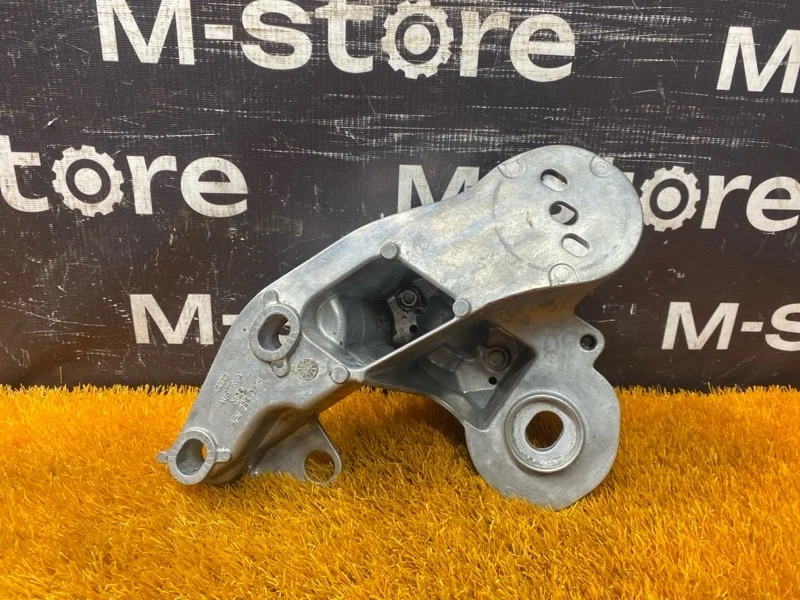 Кронштейн подушки двигателя Audi A6 2005 4F0199351H C6/4F BDW, левый