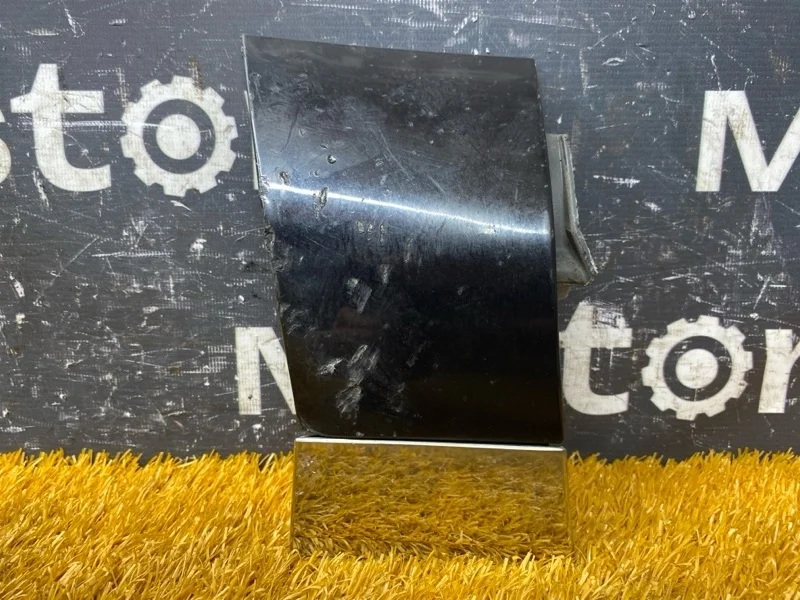 Накладка на крыло Volkswagen Touareg 2011 7P6853717C 7P CGRA, передняя левая