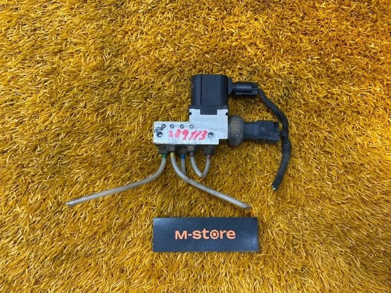 Блок клапанов пневмоподвески Mercedes Cls-Class 2006 A2113200158 W219 273.960