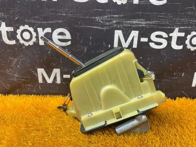 Селектор акпп Mercedes-Benz C-Class 2010 A2042675824 W204 271.860