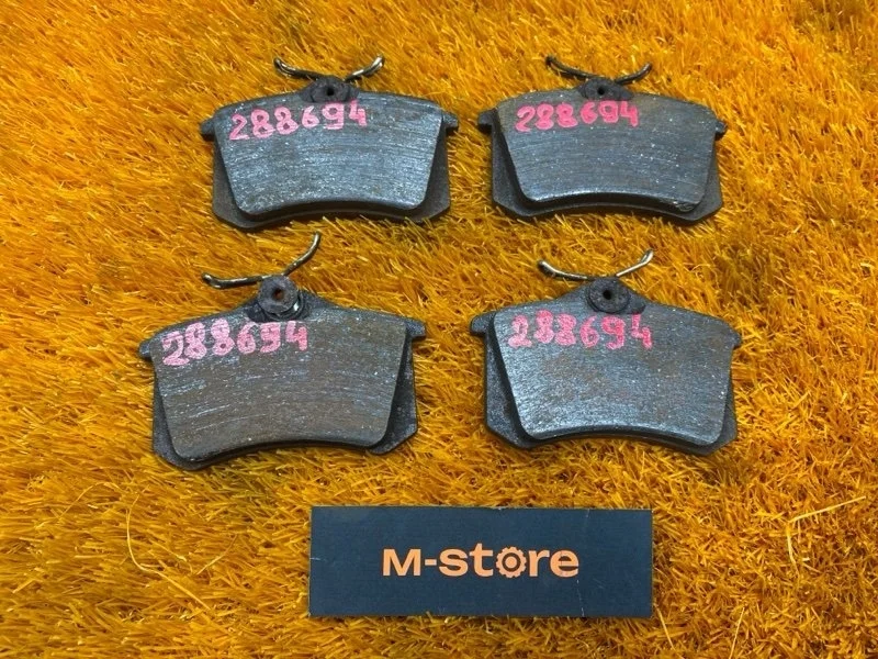 Колодки тормозные Audi A4 2006 8E0698451L B7/8E BFB, задние