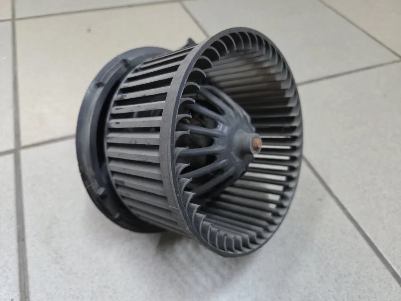 Мотор печки Renault Logan 2012 272100975R СЕДАН K7M F 710