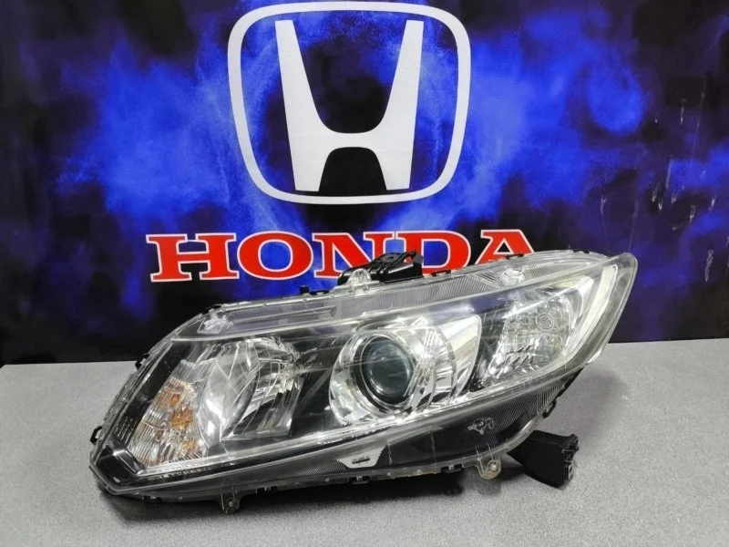 Фара передняя левая Honda Civic 4D FB R18Z1