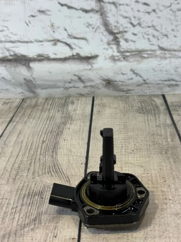 Датчик уровня масла Skoda Octavia 2009 A5