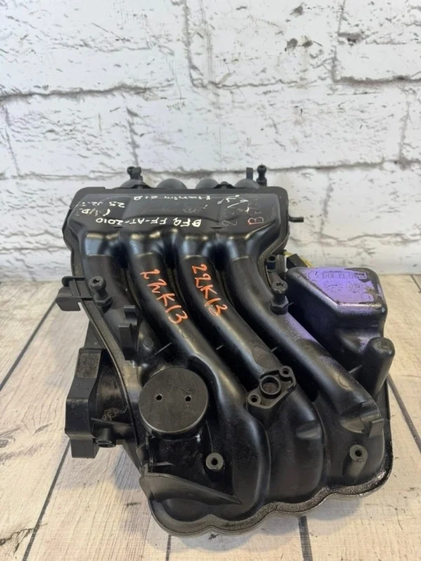 Коллектор впускной Skoda Octavia 2009 A5