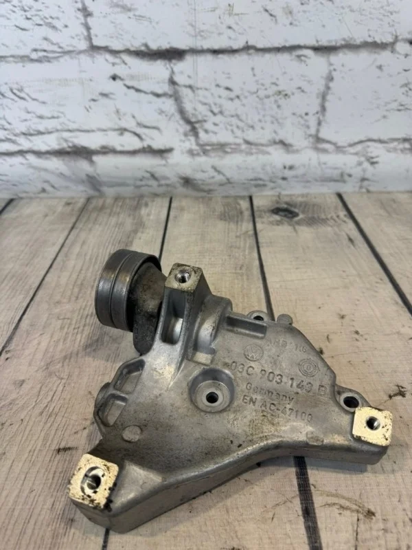 Кронштейн компрессора кондиционера Skoda Octavia 2009 A5