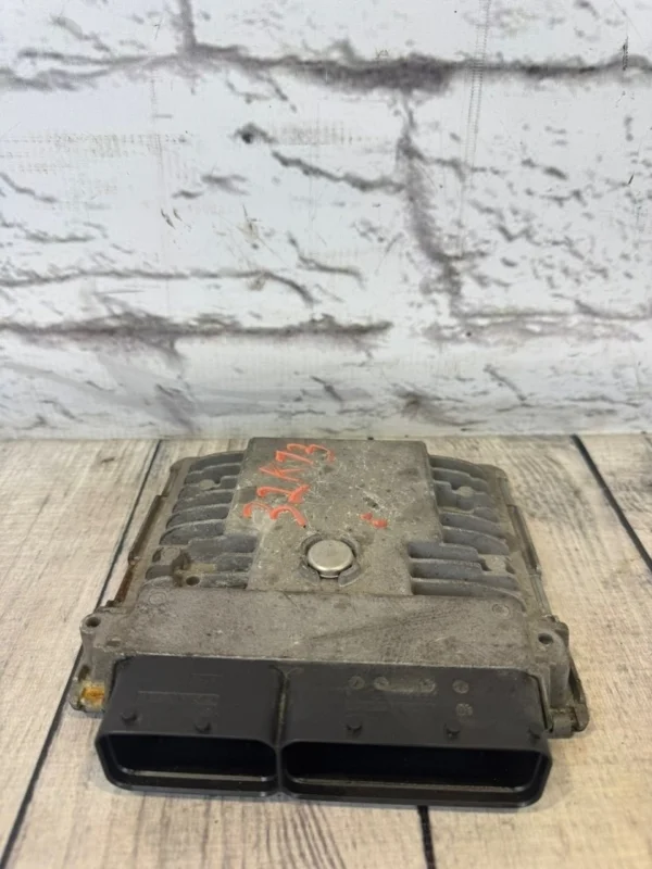 Блок управления двигателем VW golf 2011