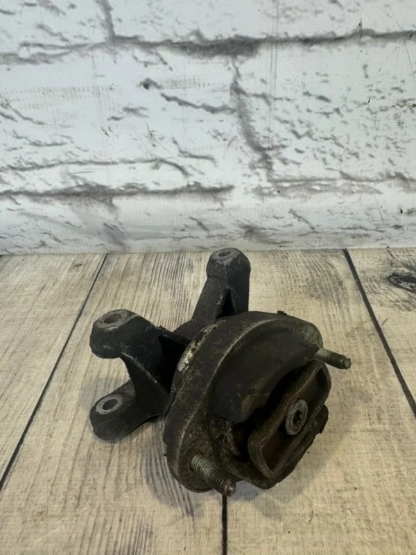 Кронштейн кпп audi A4