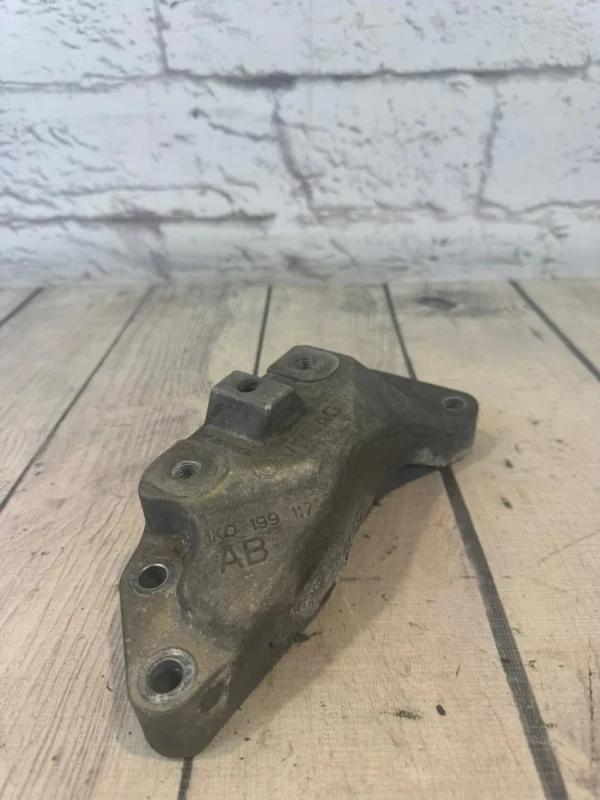 Кронштейн Audi A3