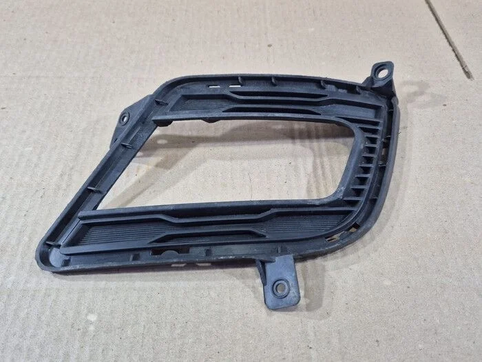 Рамка правой противотуманной фары Kia Ceed ED (2006—2010)