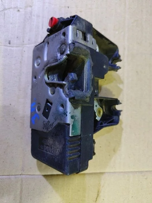Замок двери задней правой Opel Astra G (1998—2009)