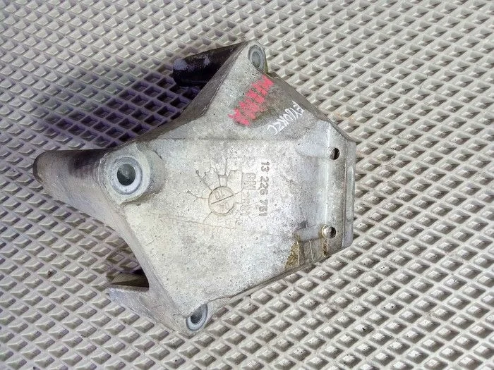 Кронштейн двигателя Opel Meriva B (2010—2014)