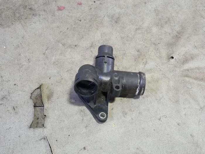 Фланец системы охлаждения Audi A4 B6 (2000—2006)