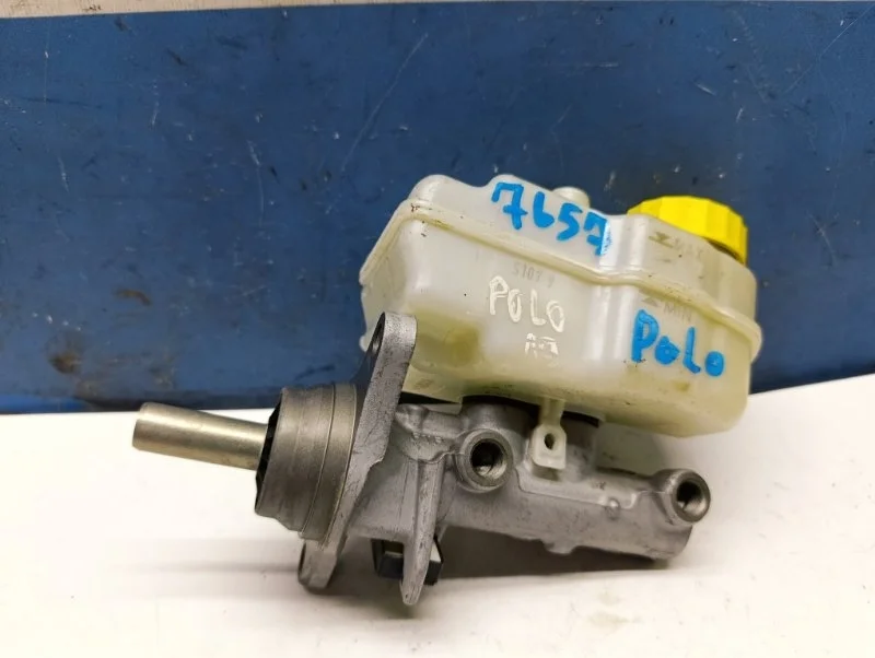 Цилиндр главный тормозной с бачком Volkswagen Polo Sedan 2011-2020 6R1611019F