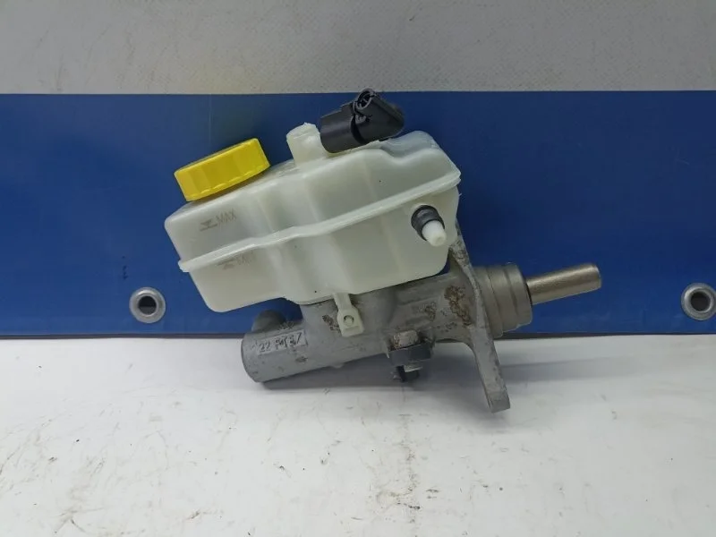 Цилиндр главный тормозной с бачком Skoda Fabia Ii 2006 - 2014 6R1611019A