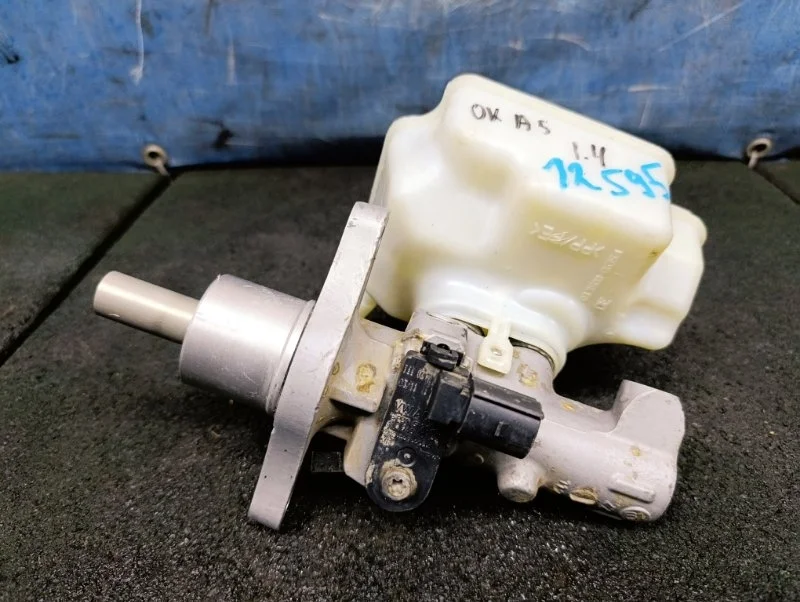 Цилиндр главный тормозной с бачком Skoda Octavia A5 2011 1K1614019K 1Z 1.4 CAXA