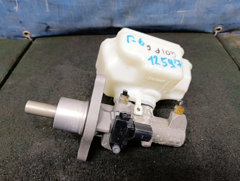 Цилиндр главный тормозной с бачком Volkswagen Golf 6 2012 1K1614019K 1.4 CAXA