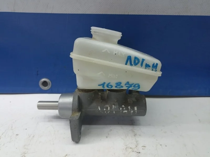 Цилиндр главный тормозной с бачком Renault Logan 1 2005-2014 6001551028