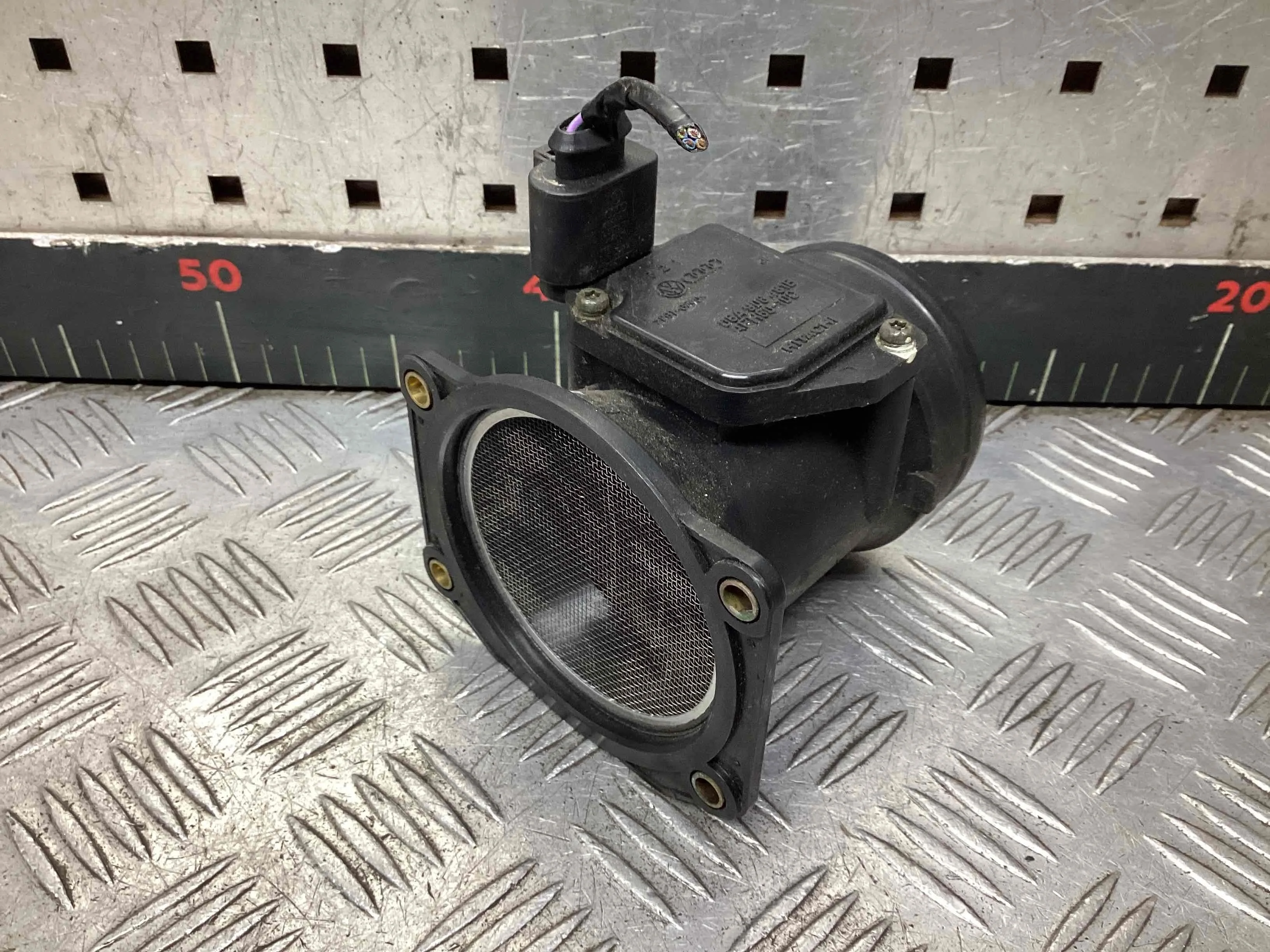 Расходомер воздуха Volkswagen Bora Bora (1J) 1998-2005 1999 1,6 Бензин МКПП 5ст. Седан.