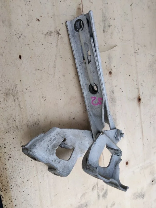 Петля капота Audi A4 2007-2011 B8