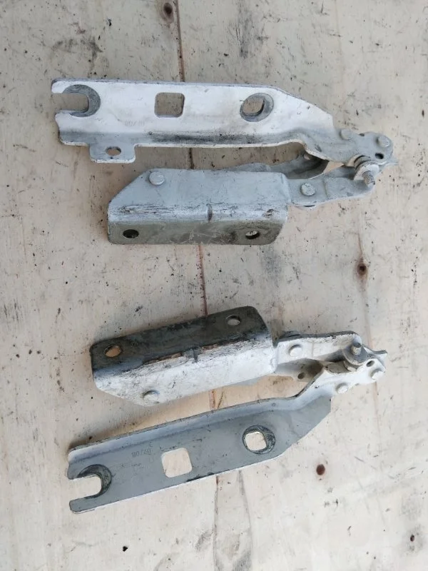 Петля капота Volkswagen Jetta 5 2005-2010 седан