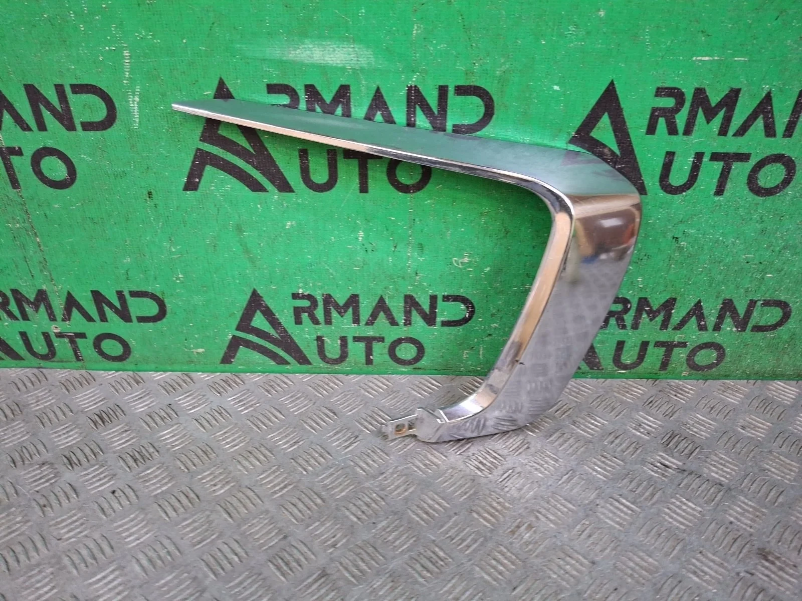 Накладка бампера Mitsubishi Pajero Sport 2015-нв 3