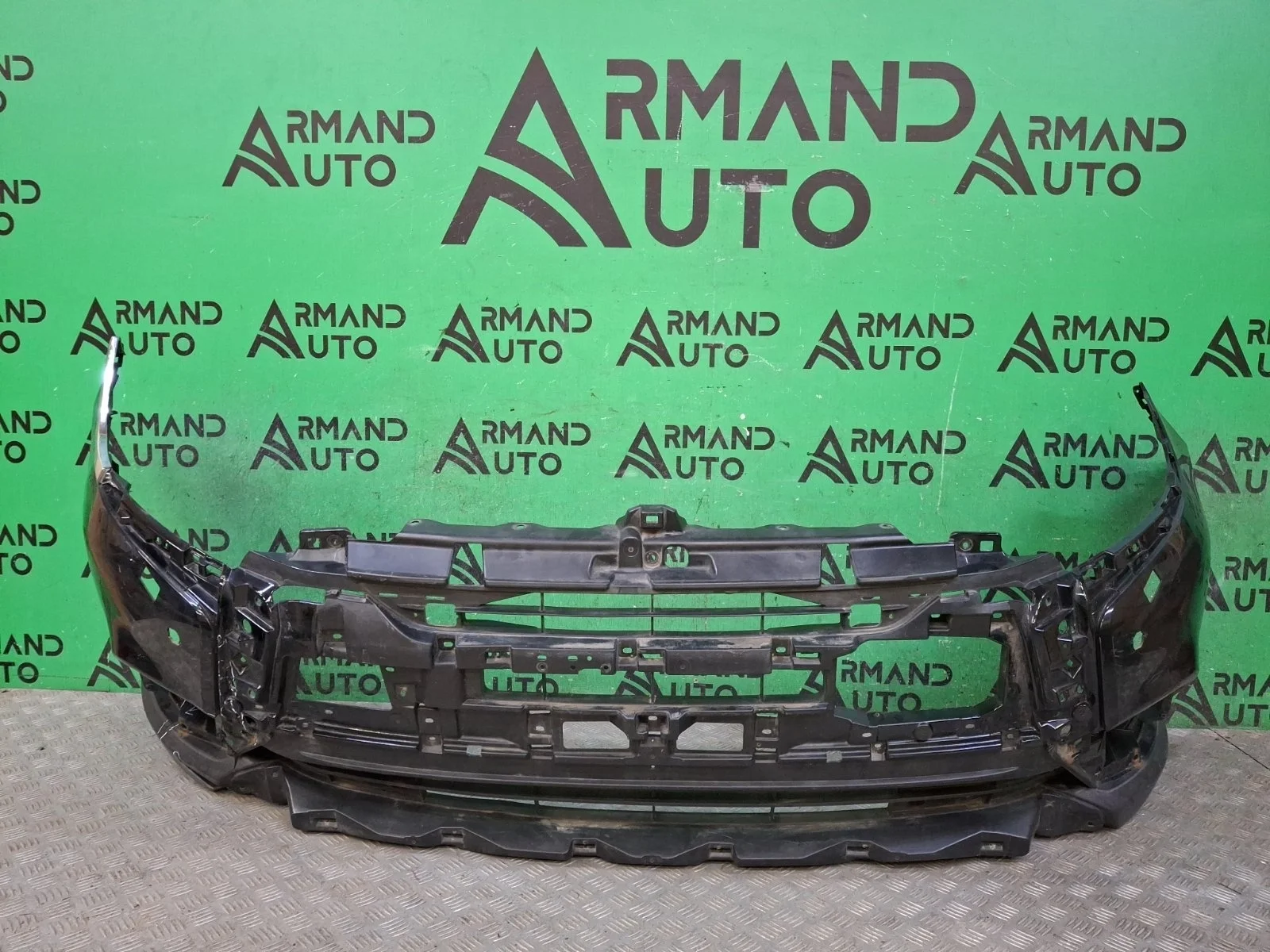 Бампер Mitsubishi Outlander 2018-нв 3