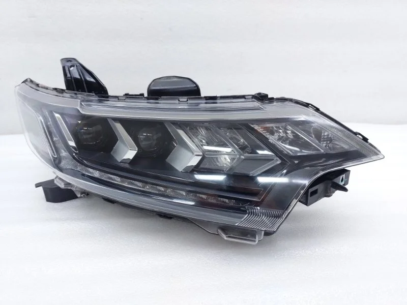 Фара светодиодная Mitsubishi Outlander 2022 GF