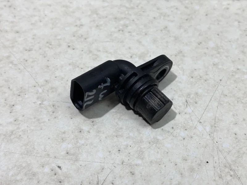 Датчик распредвала Mercedes-benz 2014 W212