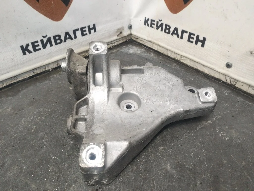 Кронштейн компрессора кондиционера Volkswagen Jetta 2014 J6