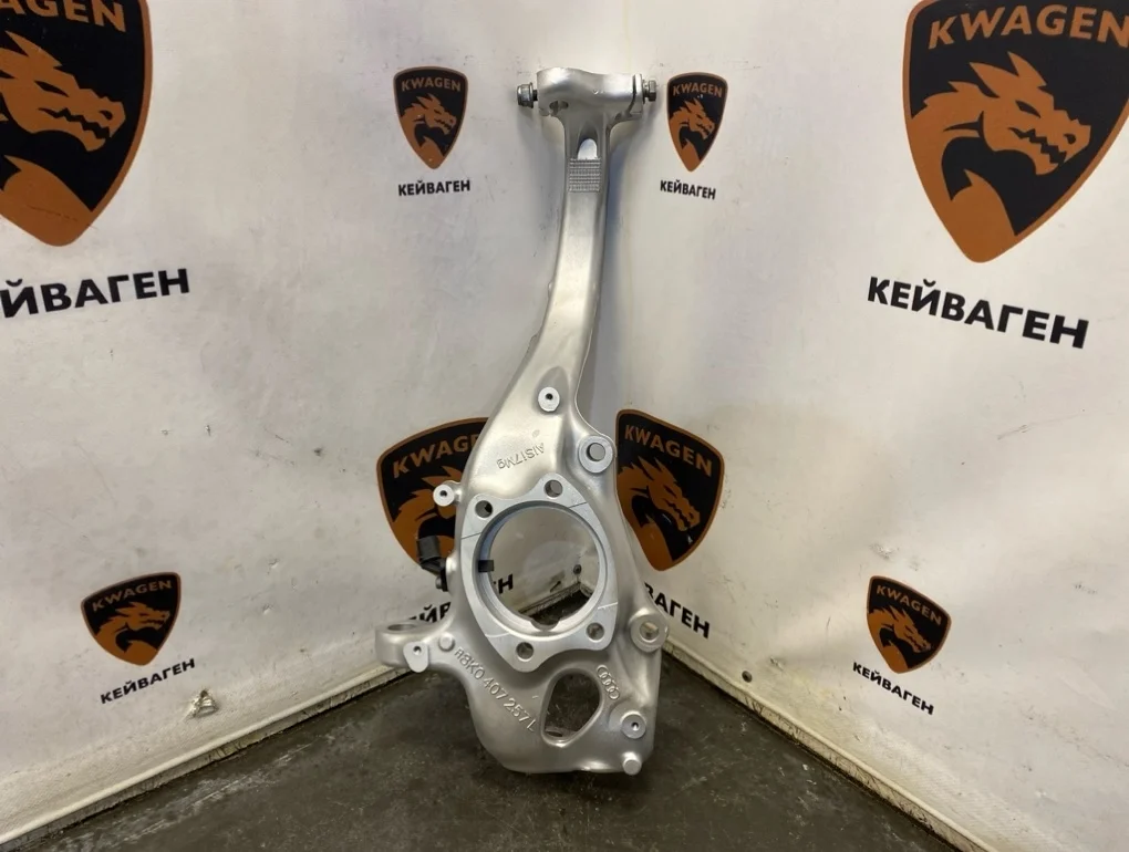 Кулак поворотный Audi Q5 2009 8R