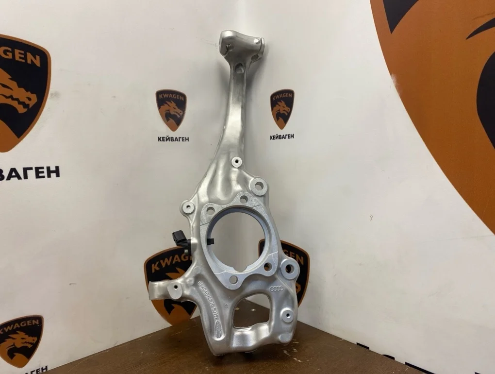 Кулак поворотный Audi Q5 2013 8R