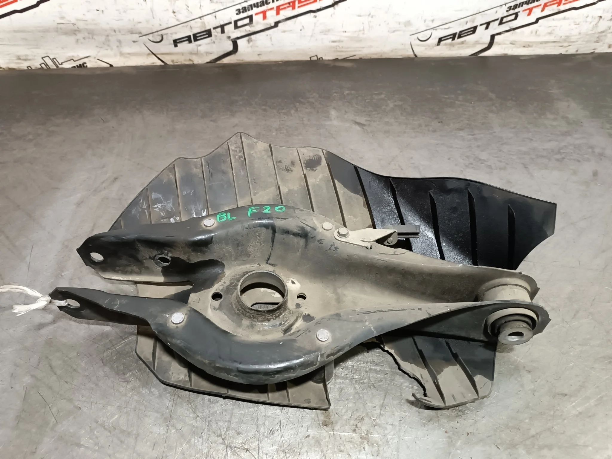 РЫЧАГ BMW ЗАДНИЙ ЛЕВЫЙ ПРАВЫЙ 33326867540