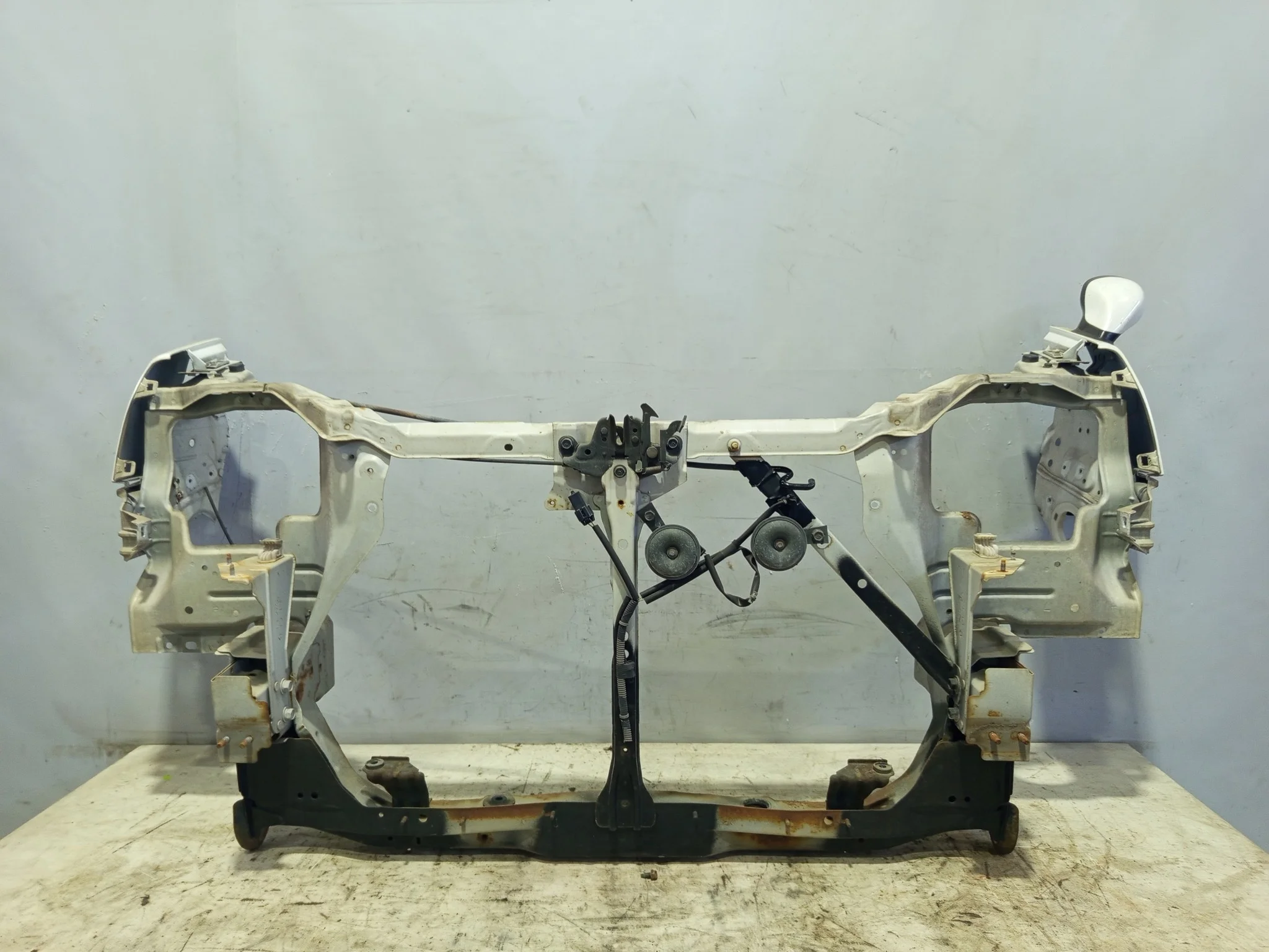 ТЕЛЕВИЗОР NISSAN 625008H300 белый, QX1 KA8204Z